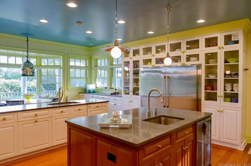 15 Bluewater Hl, Westport CT 06880-6505 exterior