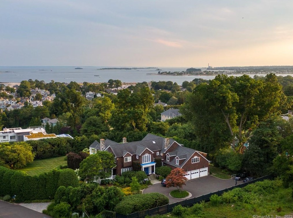 15 Bluewater Hl, Westport CT 06880-6505 exterior
