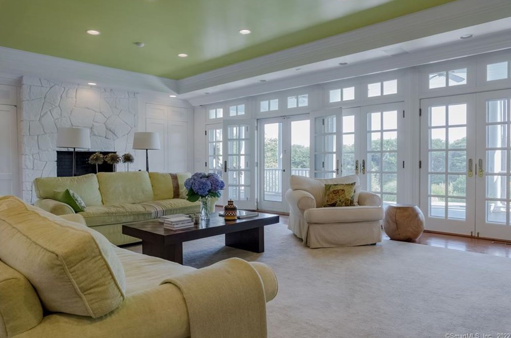 15 Bluewater Hl, Westport CT 06880-6505 exterior