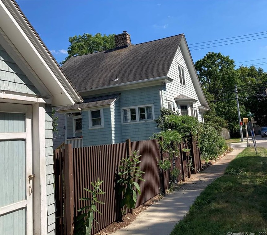 101 Putnam Ave, New Haven CT 06517-2736 exterior