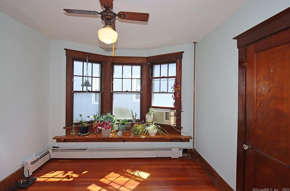 101 Putnam Ave, New Haven CT 06517-2736 exterior