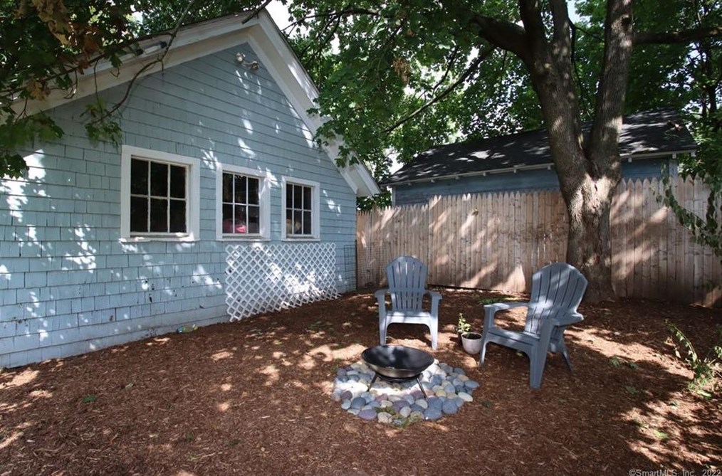 101 Putnam Ave, New Haven CT 06517-2736 exterior