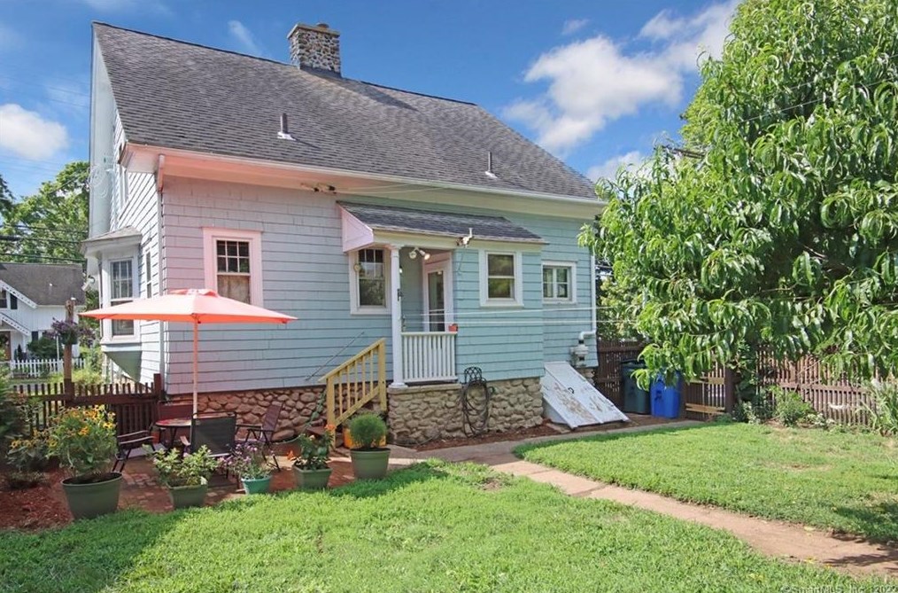 101 Putnam Ave, New Haven CT 06517-2736 exterior