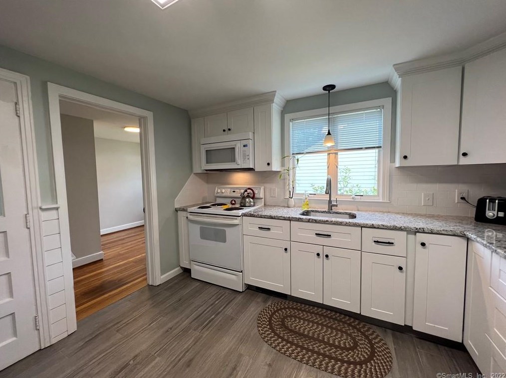 5 Ridgewood Rd, Meriden CT 06450-4443 exterior