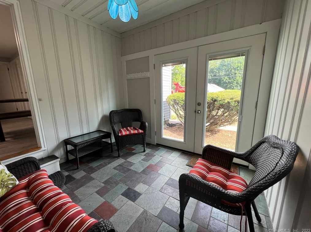 5 Ridgewood Rd, Meriden CT 06450-4443 exterior