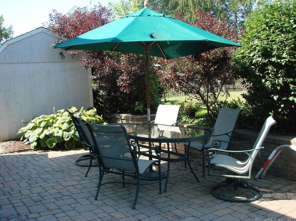 9 Attawanhood Trl, Fenwick CT  06475-1844 exterior