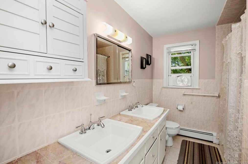 115 Sulik Ter, Stratford CT  06614-3146 exterior