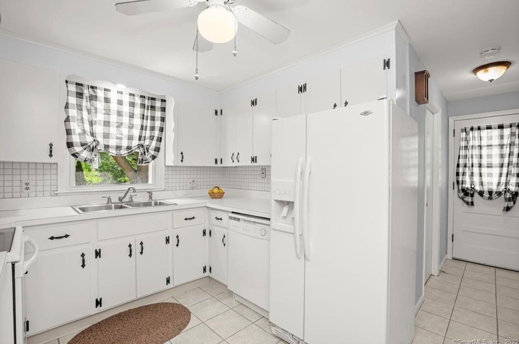 115 Sulik Ter, Stratford CT  06614-3146 exterior