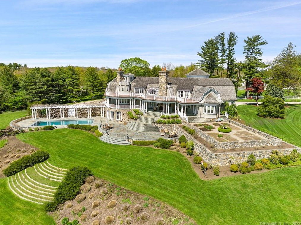 429 Taconic Rd, Greenwich CT  06831-2829 exterior