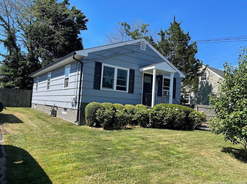 73 Bullard St, Fairfield CT  06825-3716 exterior