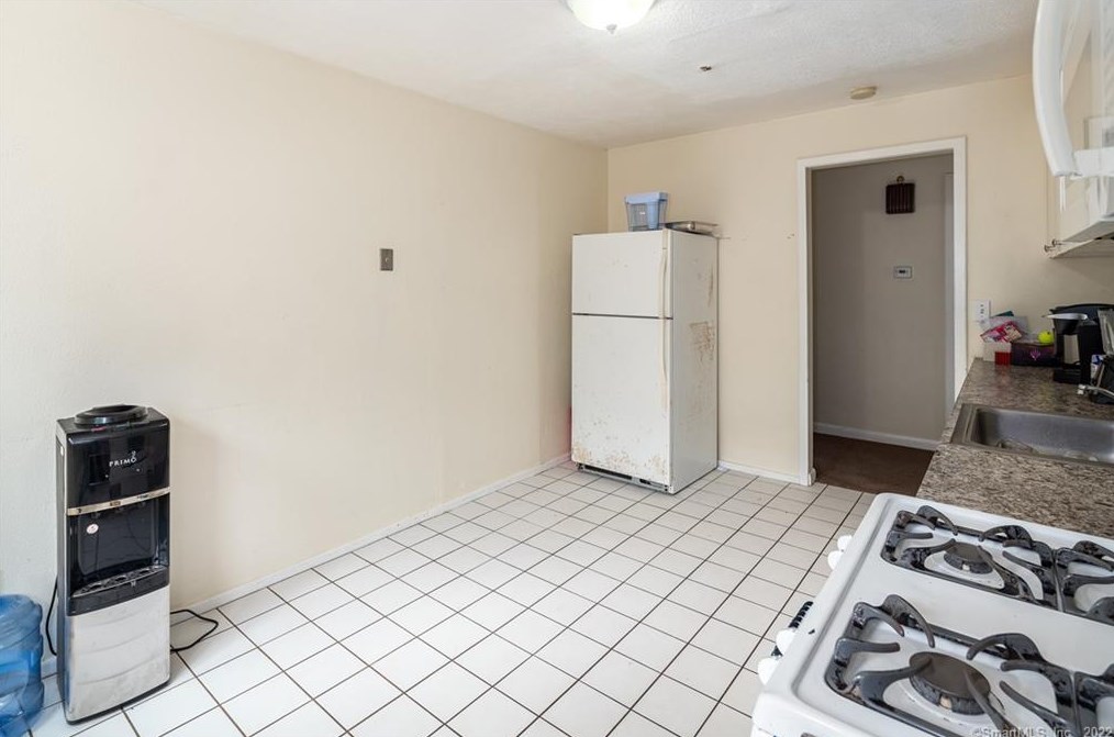 105 Flower Dr, New Haven CT 06518-2414 exterior