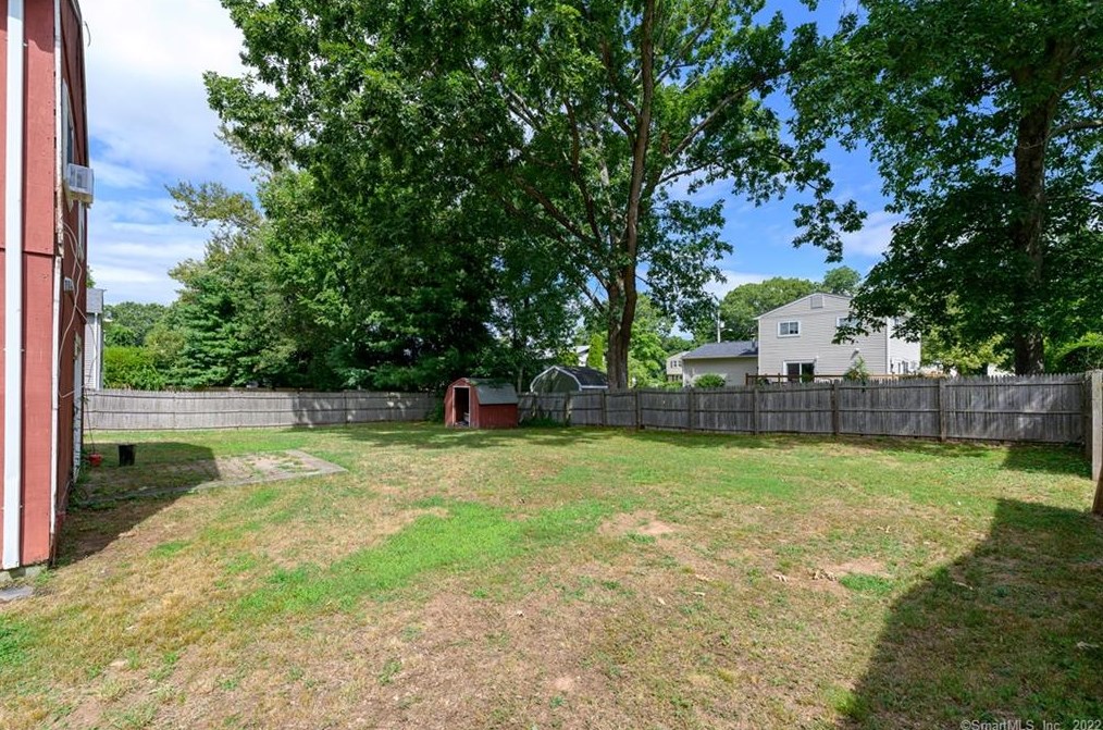 105 Flower Dr, New Haven CT 06518-2414 exterior