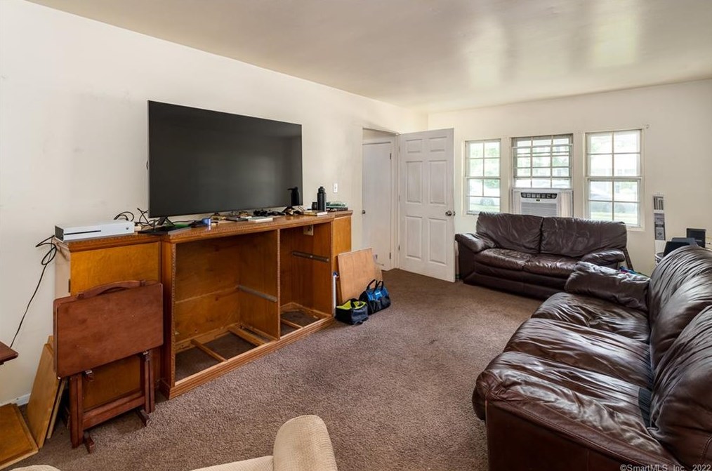 105 Flower Dr, New Haven CT 06518-2414 exterior