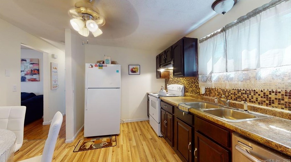 53 Baltic St, Hartford CT  06112-1202 exterior