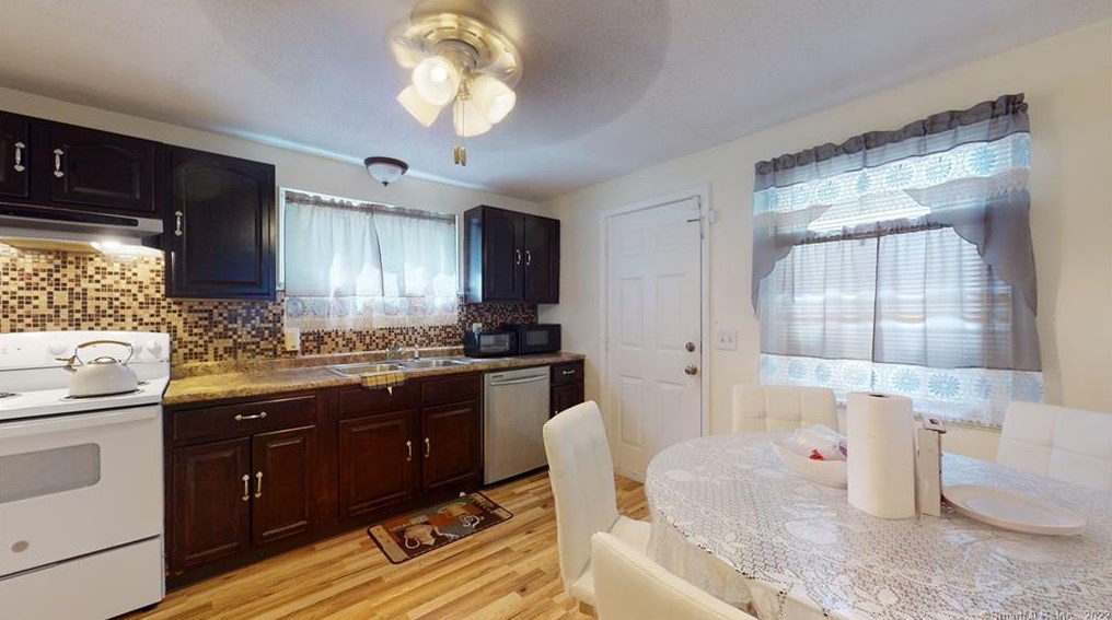 53 Baltic St, Hartford CT  06112-1202 exterior