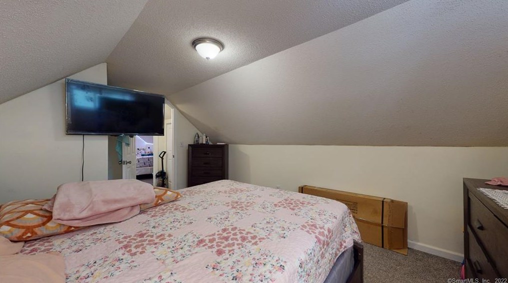 53 Baltic St, Hartford CT  06112-1202 exterior