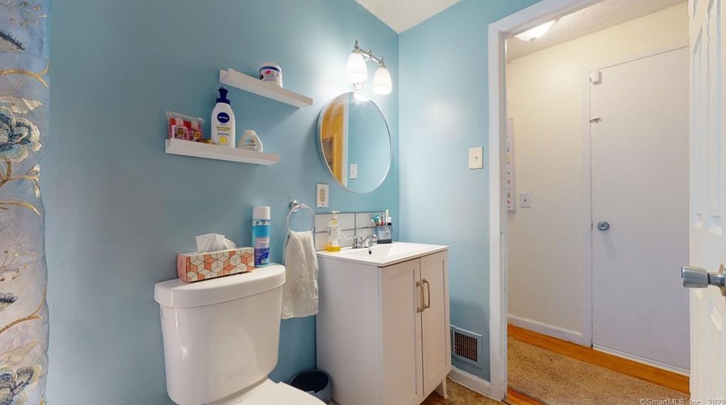 53 Baltic St, Hartford CT  06112-1202 exterior