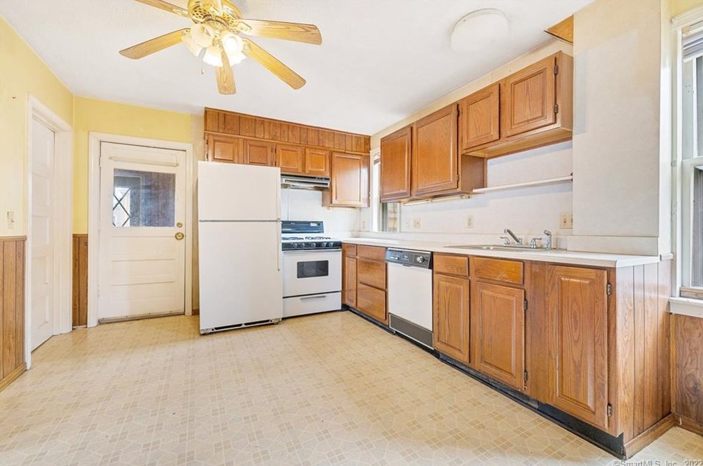 152 Glendale Ave, Hartford CT 06106-3004 exterior