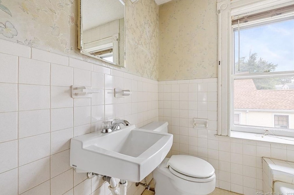 152 Glendale Ave, Hartford CT 06106-3004 exterior