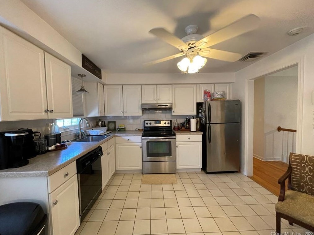 48 Tolli Ter, New Haven CT  06512-3159 exterior