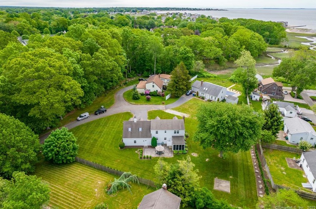 8 Thompson Rd, Fenwick CT  06475-1632 exterior