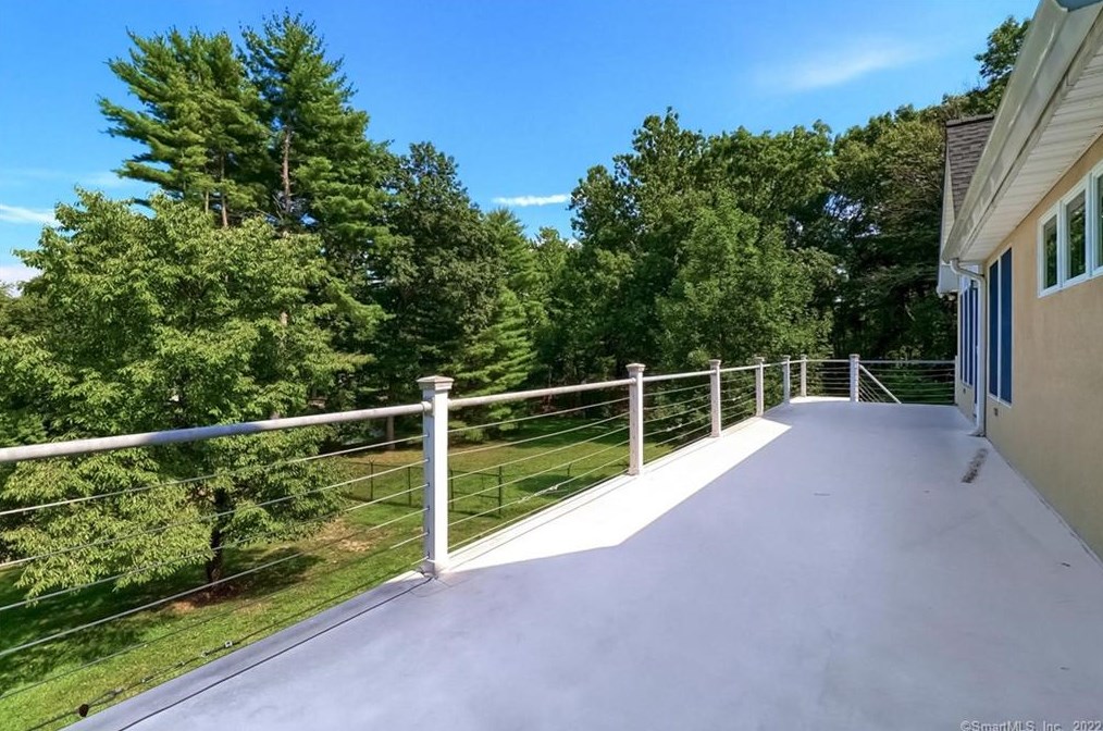 6 Bolton Ln, Westport CT  06880-2324 exterior