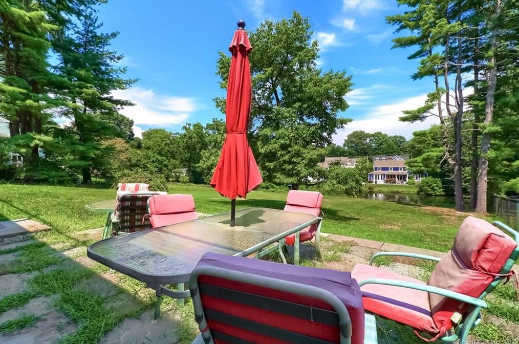 6 Bolton Ln, Westport CT  06880-2324 exterior