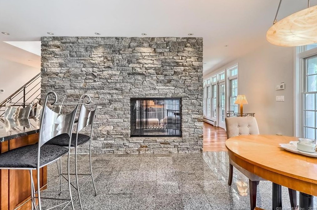 6 Bolton Ln, Westport CT  06880-2324 exterior
