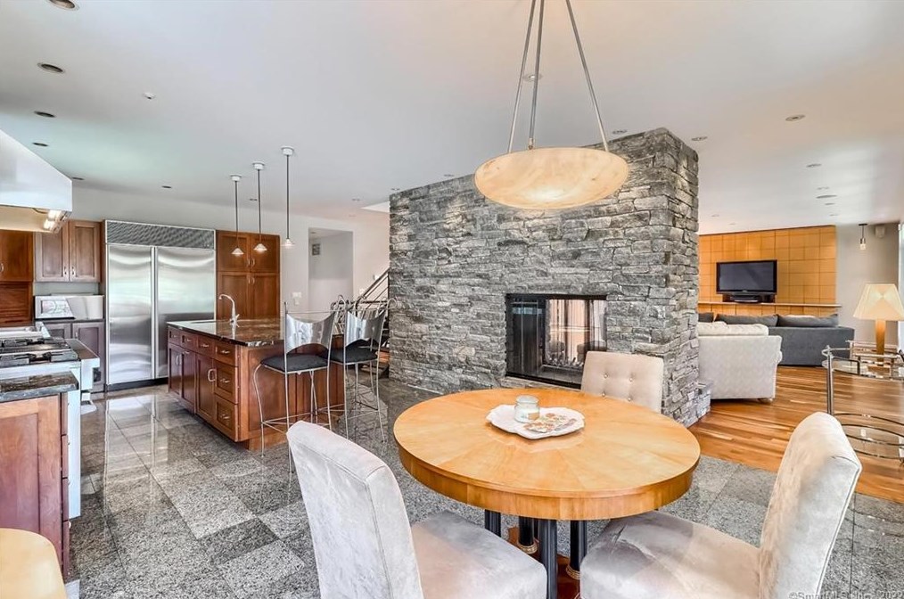 6 Bolton Ln, Westport CT  06880-2324 exterior