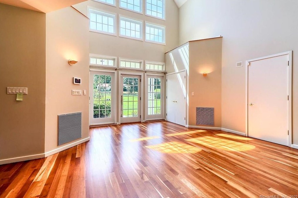 6 Bolton Ln, Westport CT  06880-2324 exterior
