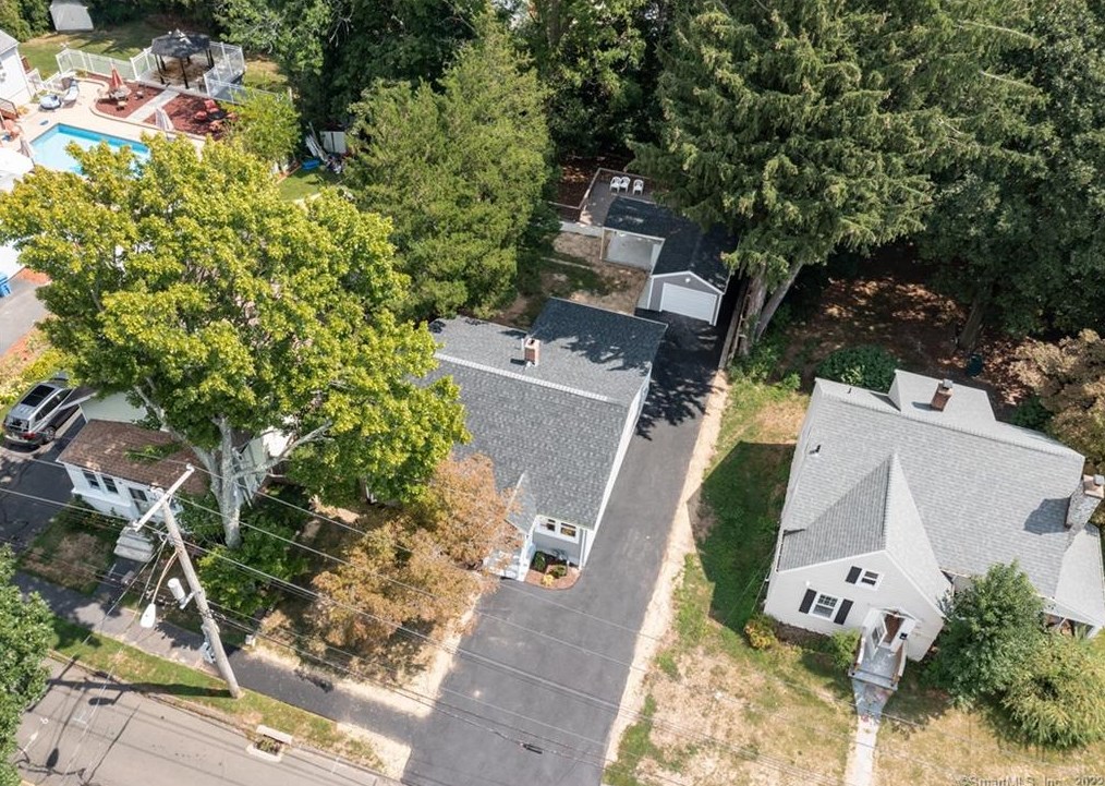 677 Pine Rock Ave, New Haven CT  06514-3814 exterior