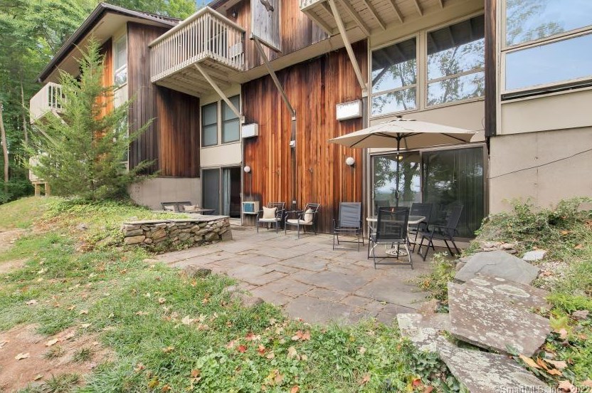 1 Country Squire Dr, Cromwell CT  06416-4510 exterior
