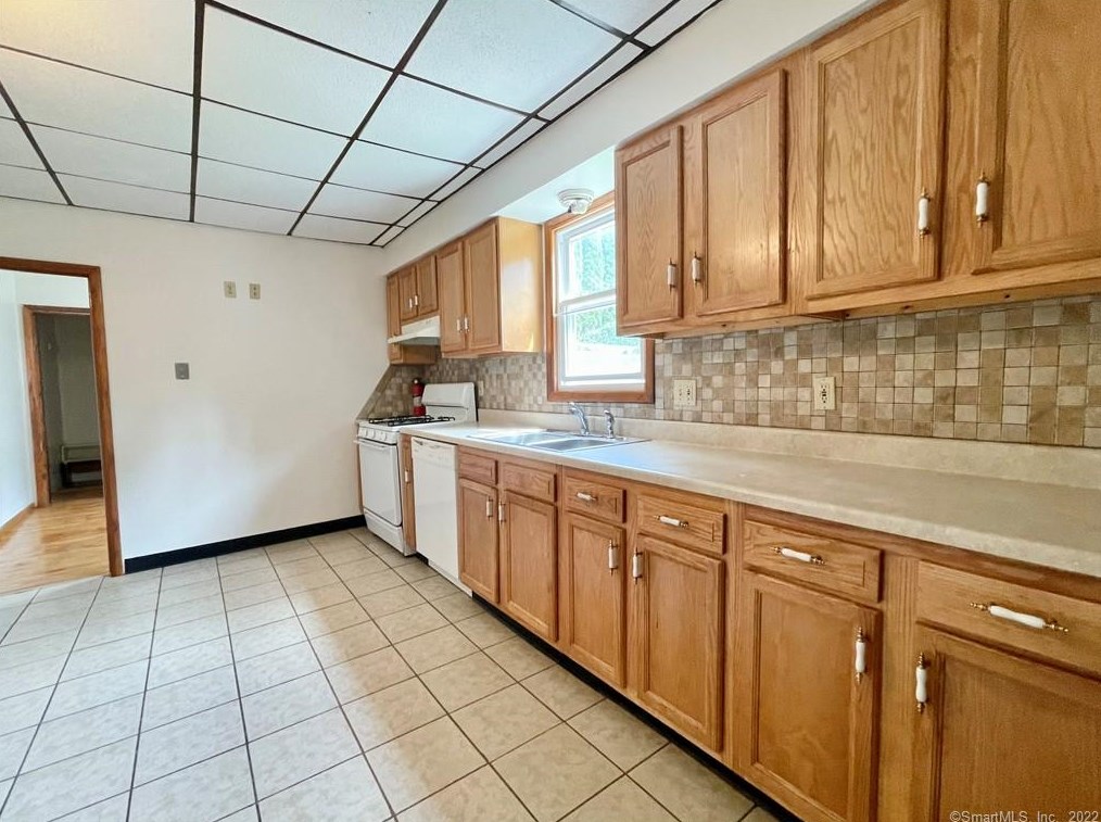 15 Southview St, Union City CT  06770-4024 exterior