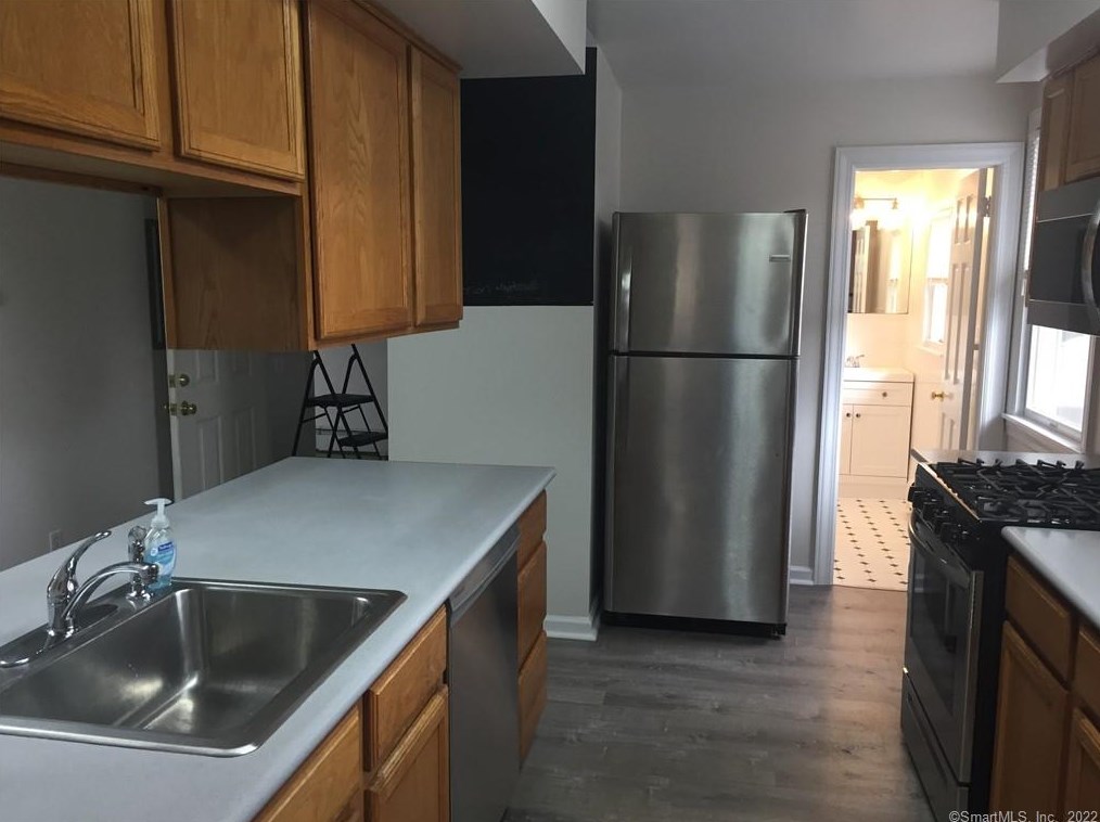 77 Valley Rd, Cos Cob CT  06807-2209 exterior