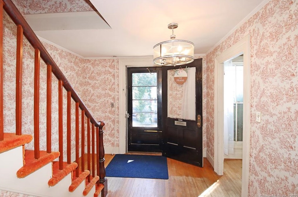 19 Walnut St, Winsted CT  06098-1719 exterior