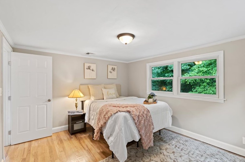 29 Barry Ln, Simsbury CT  06070-2001 exterior