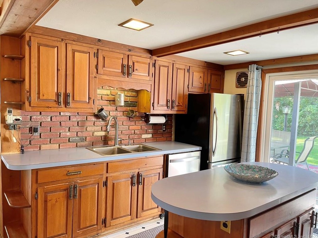 235 Smith Hl Rd, Winsted CT 06098-2218 exterior