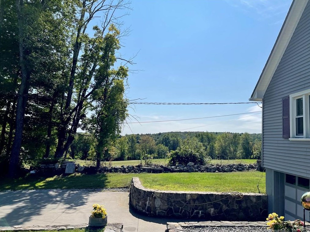 235 Smith Hl Rd, Winsted CT 06098-2218 exterior