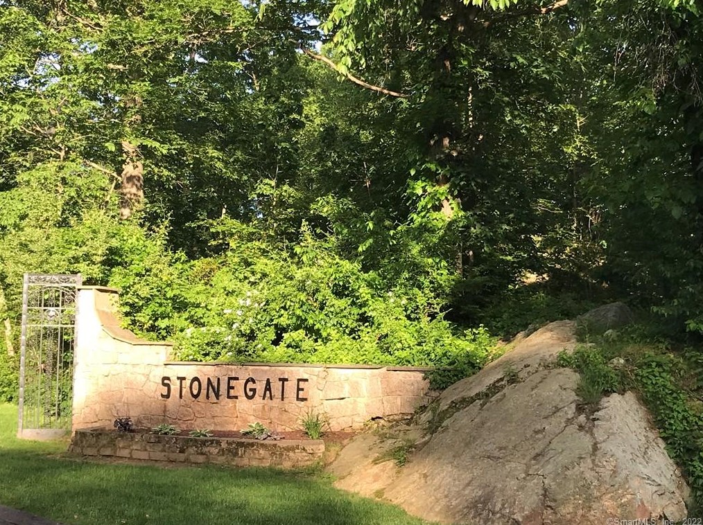 5 Stonegate, Branford CT  06405-4309 exterior