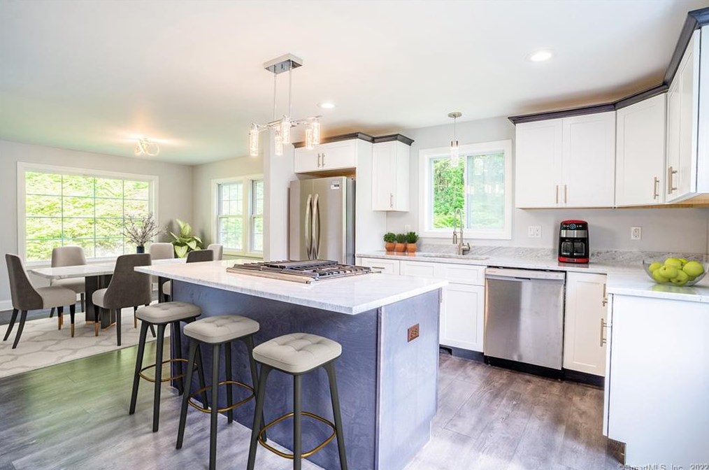 810 Hamilton Ave, Watertown CT  06795-2309 exterior