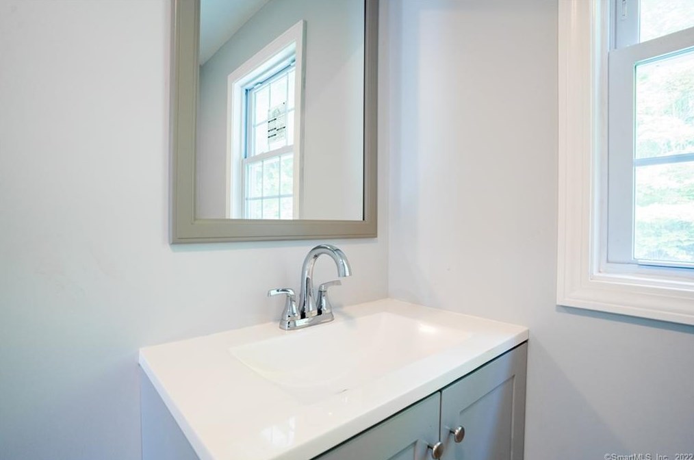 810 Hamilton Ave, Watertown CT  06795-2309 exterior