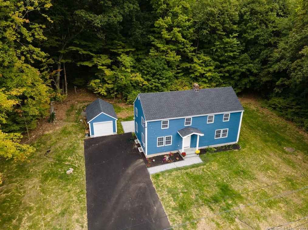 810 Hamilton Ave, Watertown CT  06795-2309 exterior