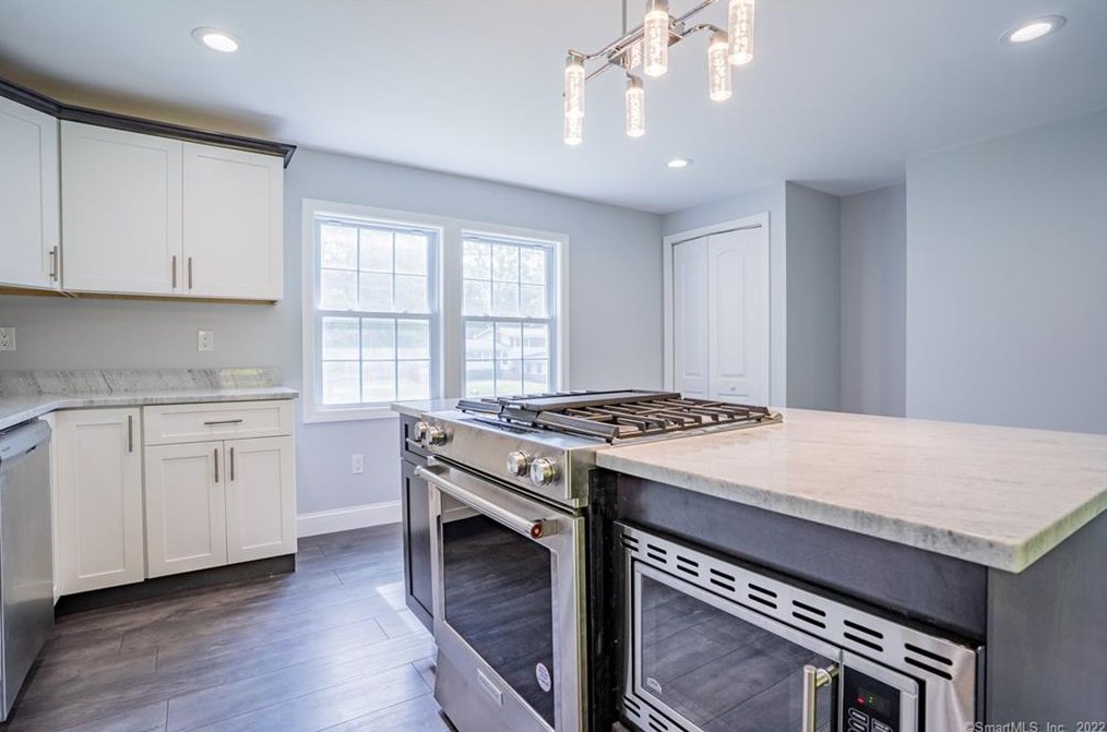 810 Hamilton Ave, Watertown CT  06795-2309 exterior