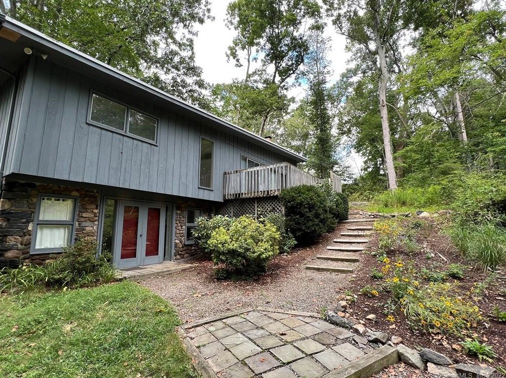 125 Prospect Hill Rd, Guilford CT  06437-2014 exterior