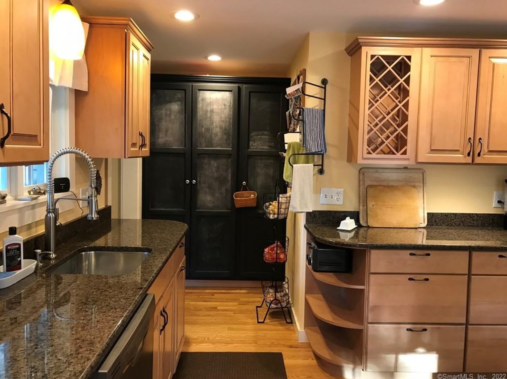 94 Kelseytown Rd, Clinton CT 06413-1455 exterior