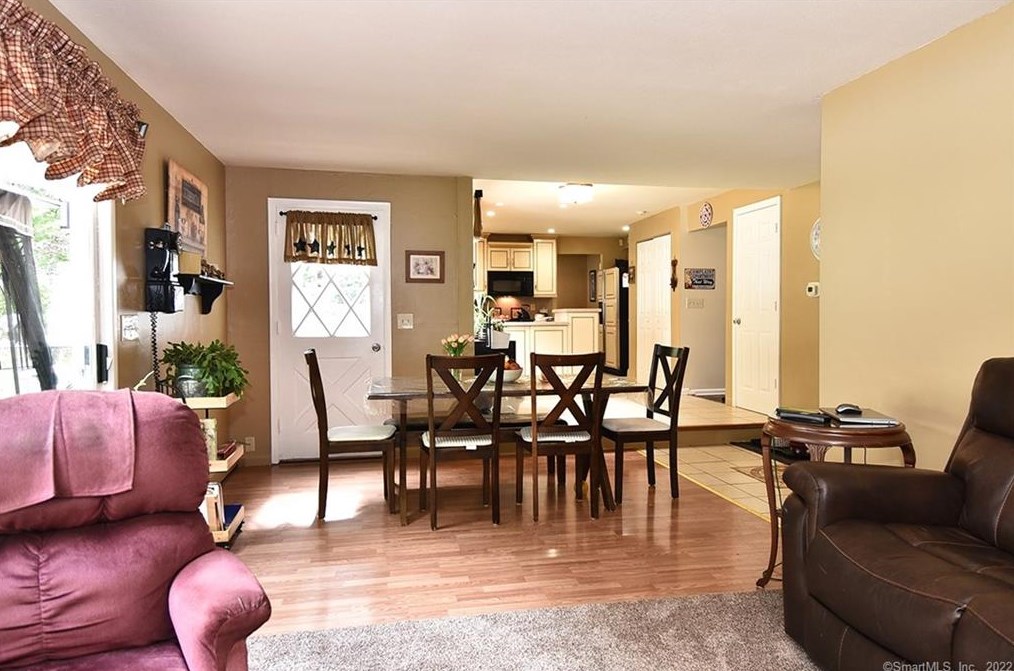 100 Sandy Ln, Meriden CT 06450-7023 exterior