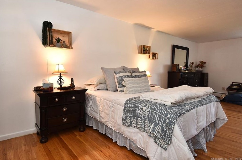 100 Sandy Ln, Meriden CT 06450-7023 exterior