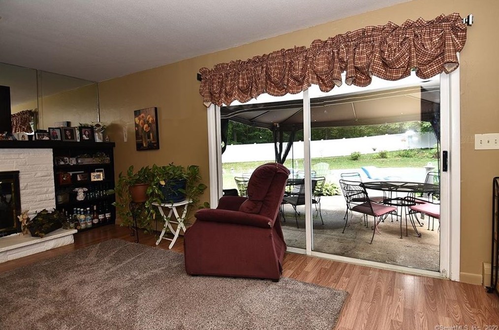 100 Sandy Ln, Meriden CT 06450-7023 exterior