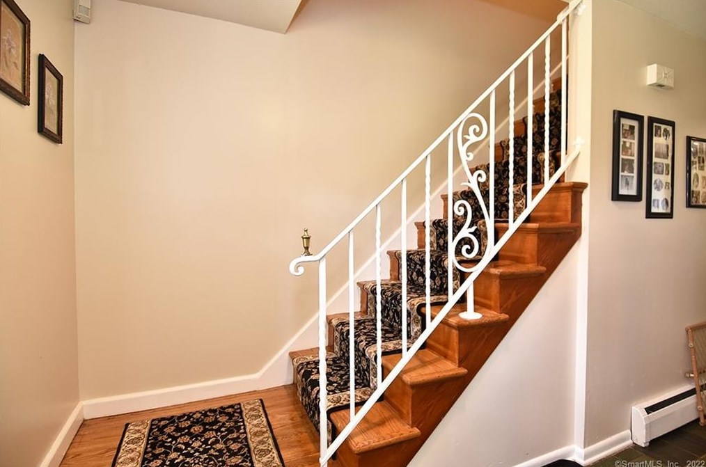 100 Sandy Ln, Meriden CT 06450-7023 exterior