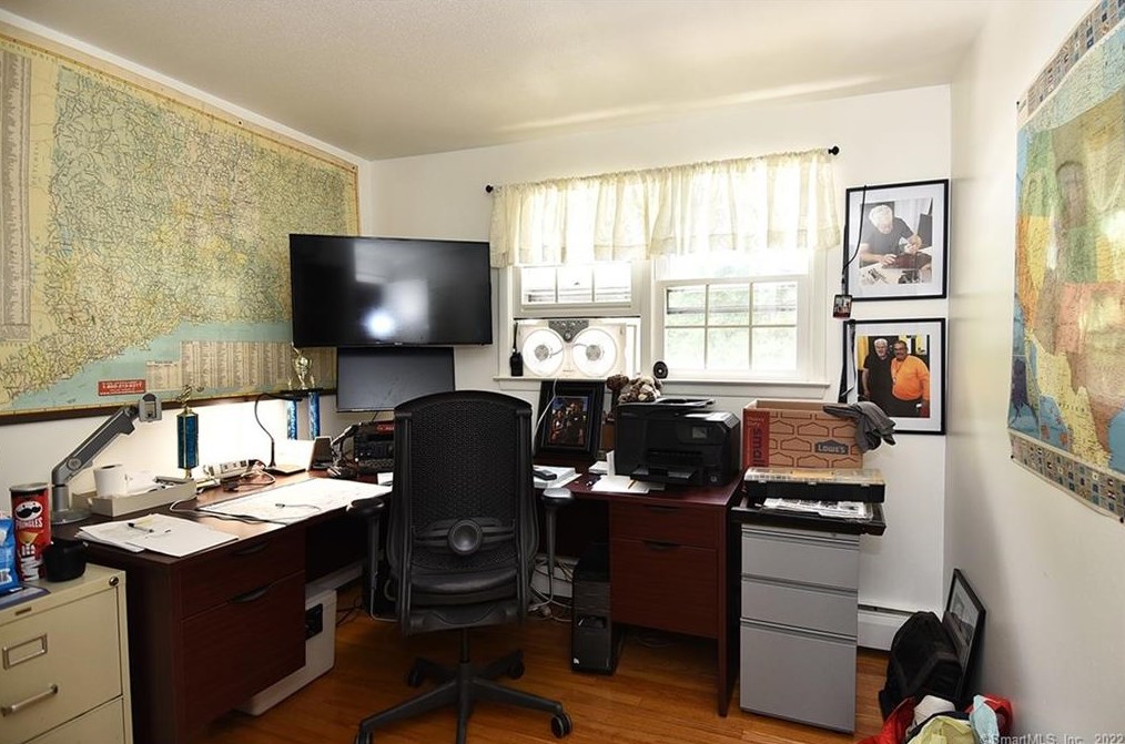 100 Sandy Ln, Meriden CT 06450-7023 exterior